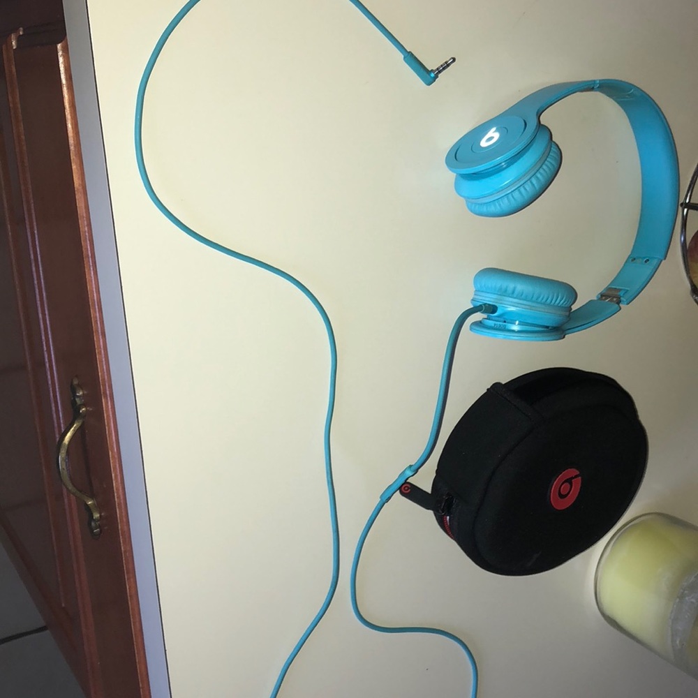 Solo Dr. Dre beats. Light blue. With case and aux